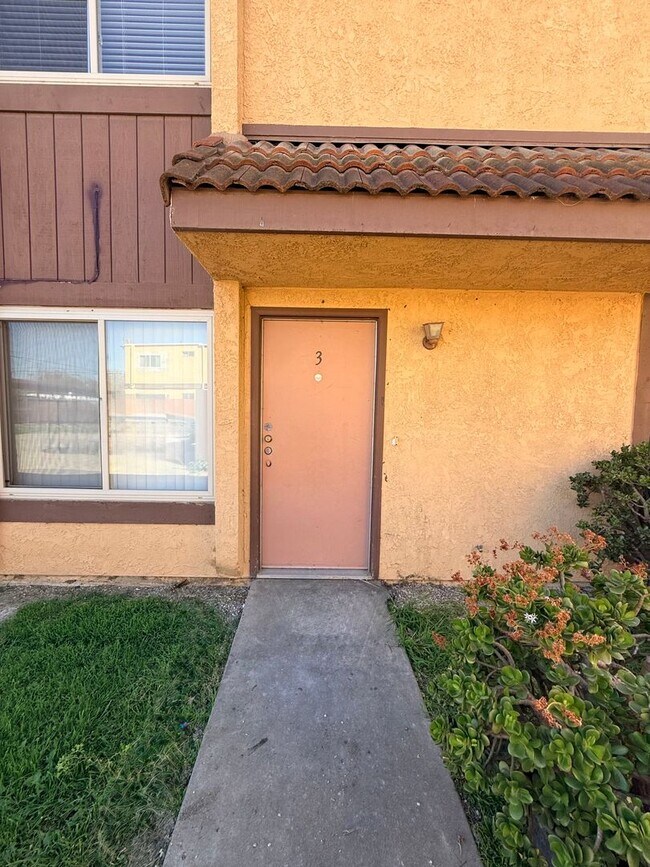 Building Photo - D728