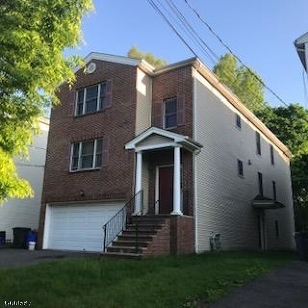 Primary Photo - 70 Willow St