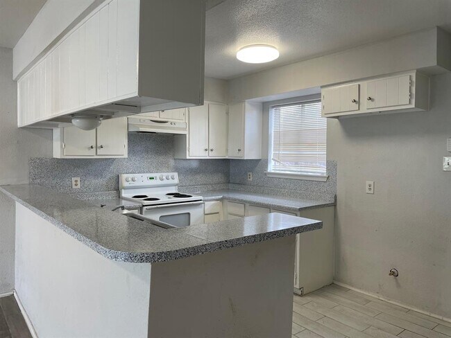 Foto del edificio - 9200 W Bellfort Ave