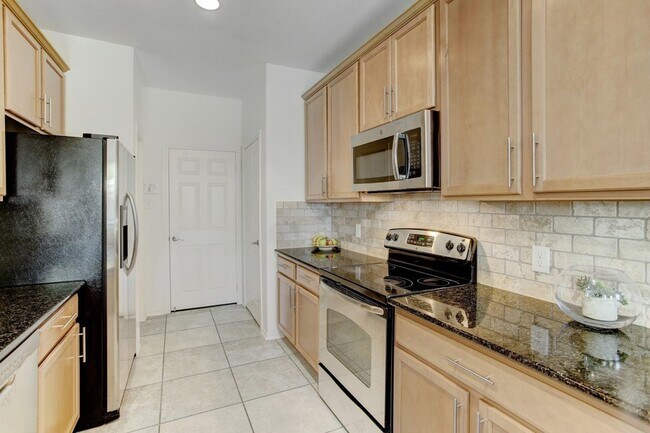 Building Photo - 6423 Calgary Woods Ln