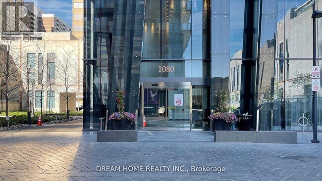 Building Photo - 1080-1080 Bay St.