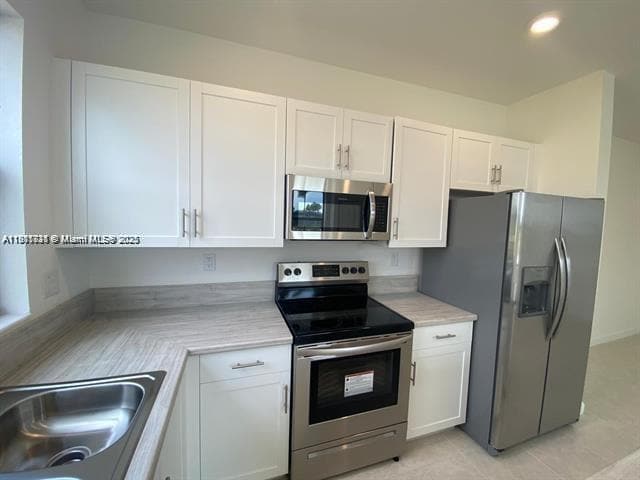 Building Photo - 575 NE 208th Ter