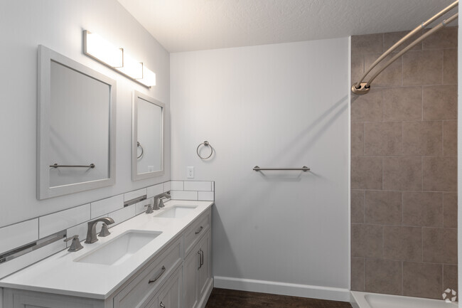 3HAB, 2,5BA - 1.678SF - 6th & Pines Townhomes