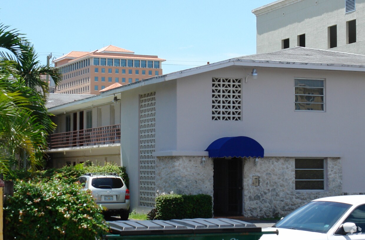 Building Photo - 3660 SW 16th Ter