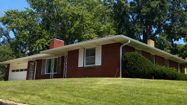 Foto del edificio - Charming 2-Bedroom Home in a Quiet Neighborhood