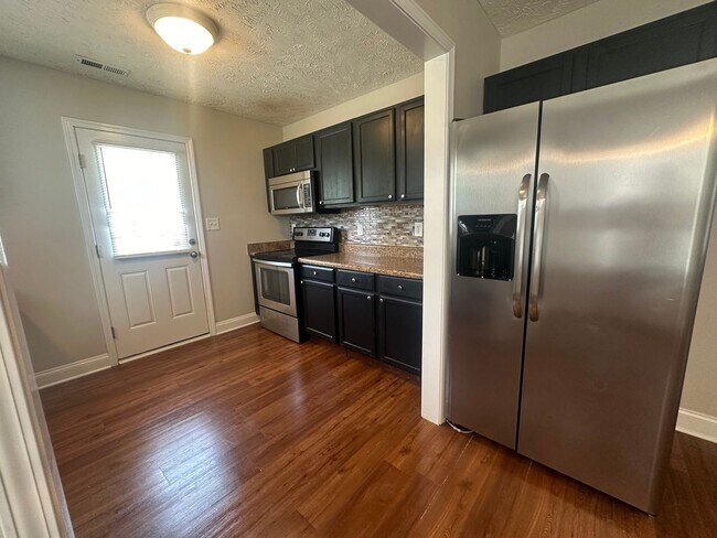 Building Photo - 450 Copper Creek ~ Raeford