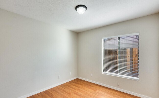 Foto del edificio - 7010 W Medlock Dr