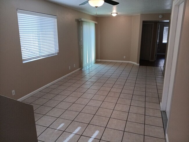 Foto del edificio - Available Now! 3 Bedroom 2 Bathroom Located in SW ABQ!! Showings Available! Price drop!