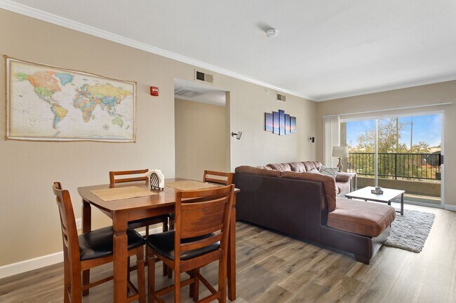 Foto del edificio - Gorgeous Condo in a Fabulous Location!