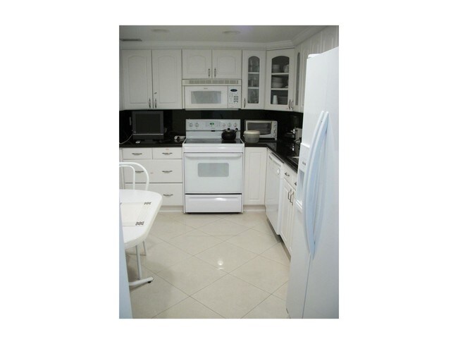 Building Photo - 9511 Collins Ave