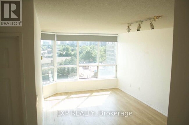 Building Photo - 55 Elm Dr W