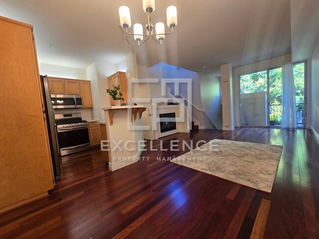 Building Photo - 1/1.5 Townhouse - Pets Negotiable, 1003SF,...