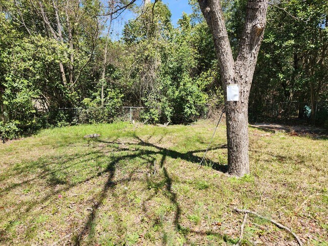Building Photo - 3 Bedrooms 1.5 Baths Carport - Midtown