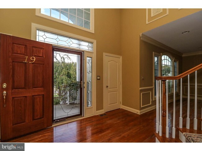 Foto del edificio - 19 Meadowlark Dr