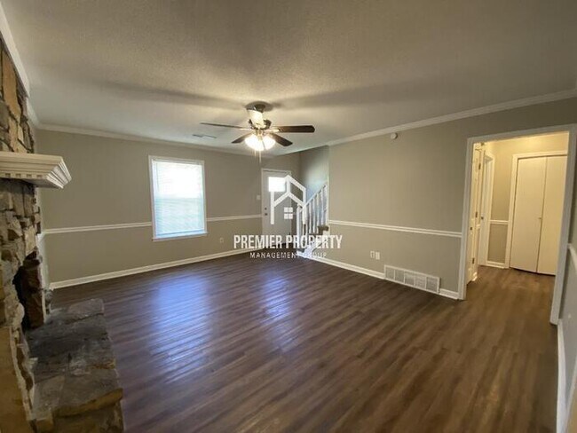 Foto del edificio - 4821 Greenlawn Cove