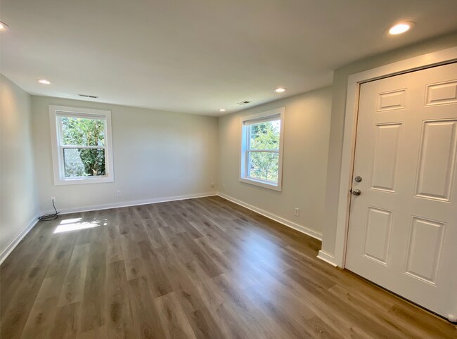 Building Photo - Highland Park House