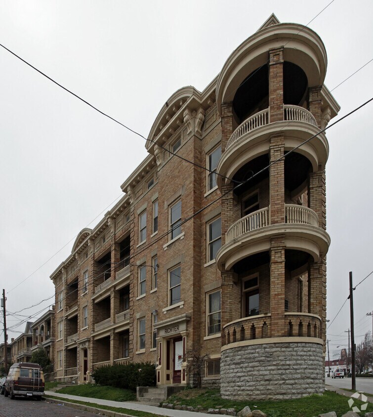 Primary Photo - 1027 Ross Ave