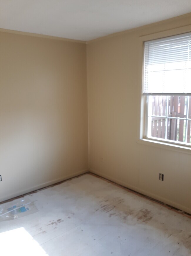 Building Photo - 3122 La Vista Dr