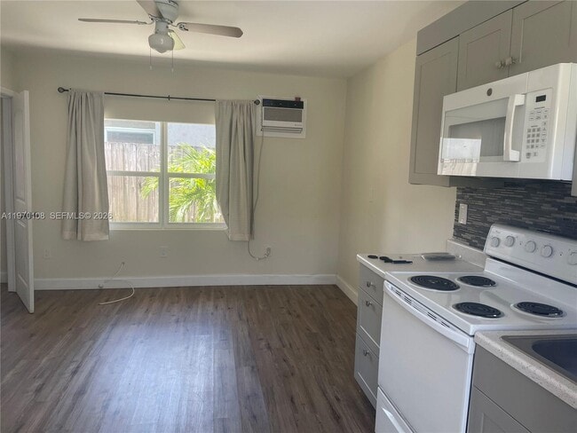 Building Photo - 1935 Liberty St