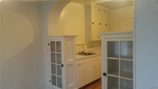 Building Photo - 2600 James St