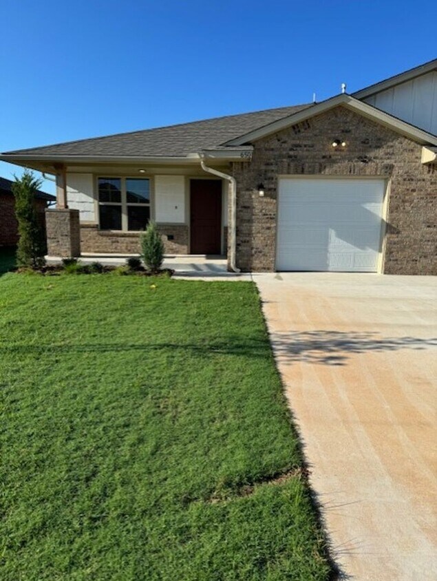 Primary Photo - Brand New Duplex For Lease! 650 Juniper!