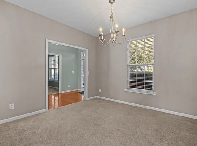 Building Photo - 5/3 Available Now in Riverside School District!