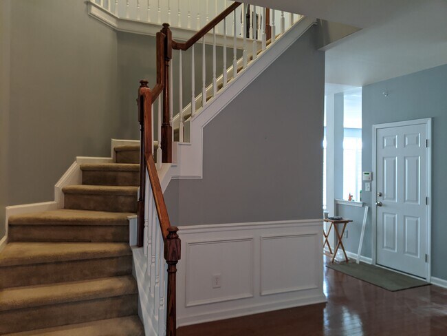 Foyer - 7520 Chasewater Dr