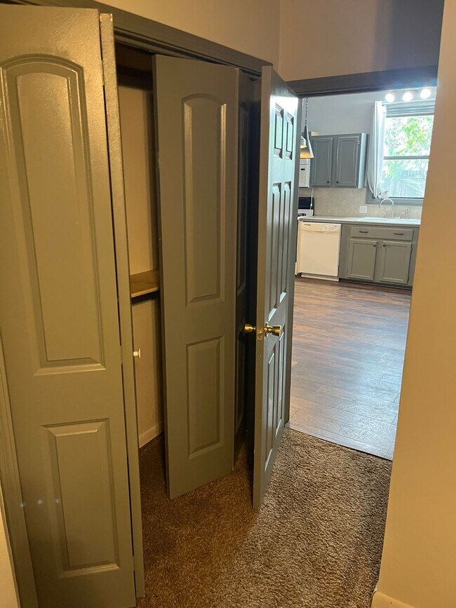 Building Photo - 611 Spruce St