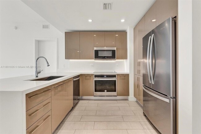 Photo - 2000 Metropica Wy Apartment