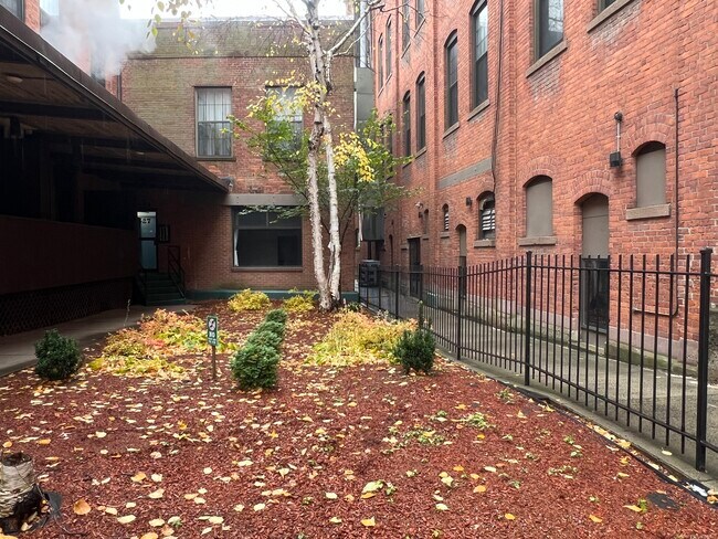 Building Photo - 74 Union Pl