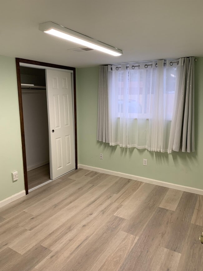 Building Photo - 6565 Zang St