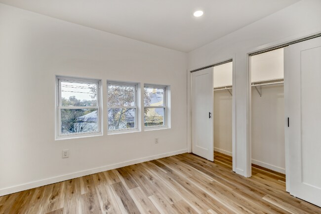 Foto del edificio - 3836 W Girard Ave