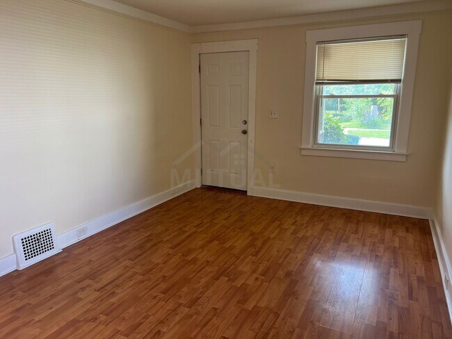 Foto del edificio - 423 E Milton Ave