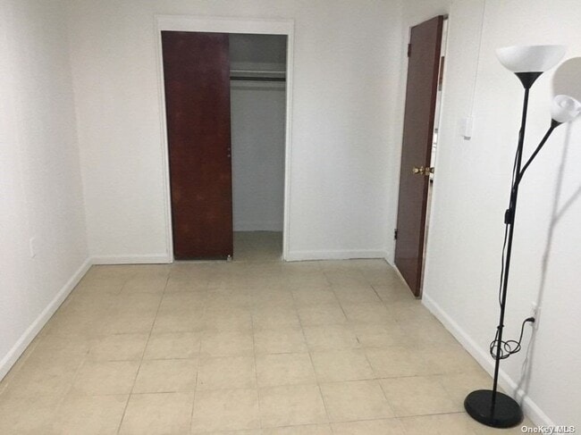 Foto del edificio - 3569 Laconia Ave