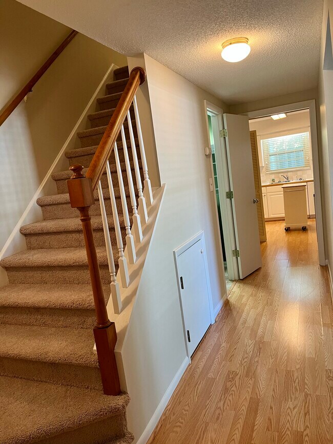 Entry - 627 W Front St