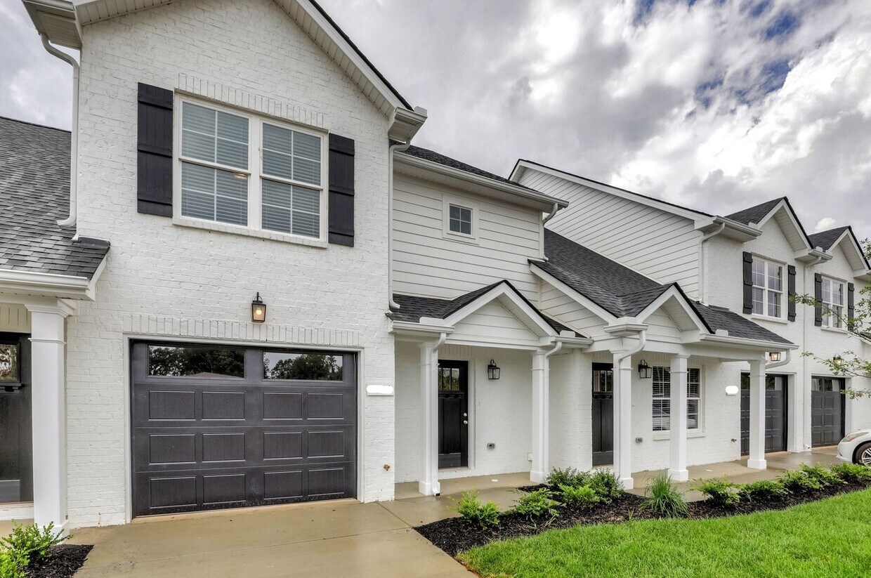 Foto principal - Amazing 3 BD 2.5 BA Townhome in Murfreesboro