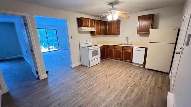 Building Photo - 12 East Side Dr