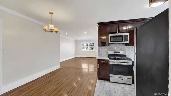 Foto del edificio - 4392 Carpenter Ave