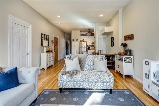 Foto del edificio - 731 Park Ave