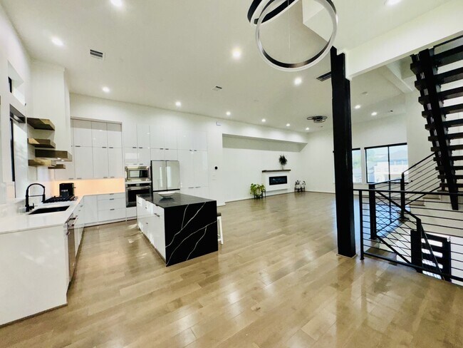 Foto del edificio - 525 Memorial Heights Dr