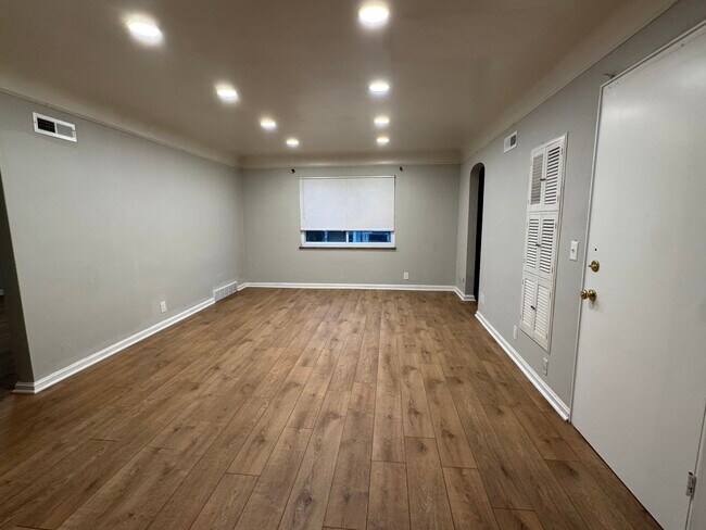 Sala de estar - 6803 Plainfield Rd