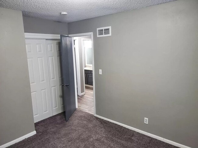 Foto del edificio - 616 E Hackley Ave