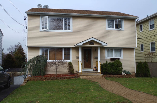 Building Photo - 44 Scoles Ave