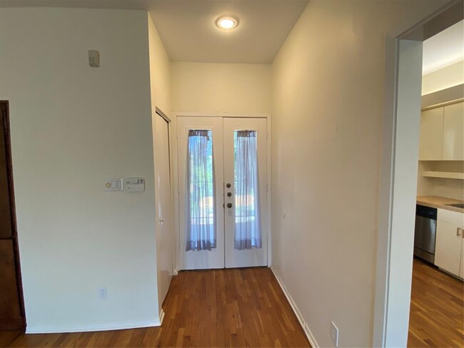 Foto del edificio - 409 E 38th St