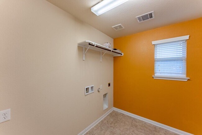 Building Photo - 448 Bottle Brush Dr