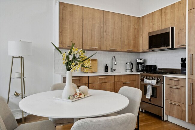 Foto del edificio - 517 W 45th St