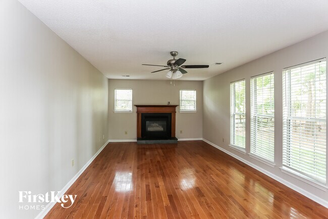 Foto del edificio - 6730 Fenning Dr