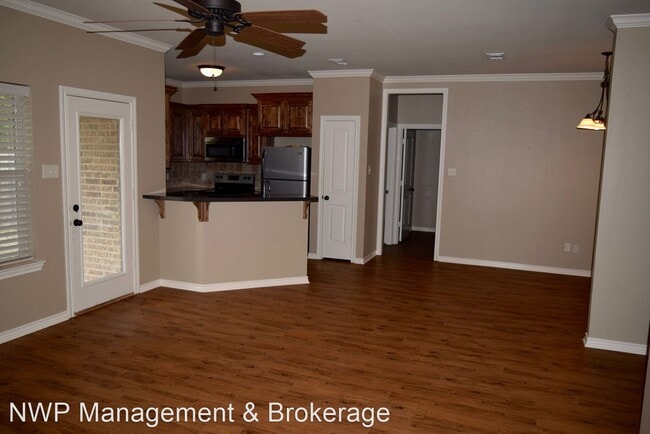 Building Photo - 3 br, 2 bath House - 943 RedBud