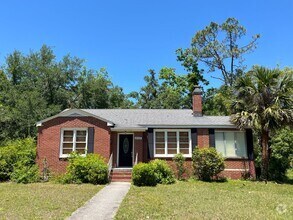 Building Photo - 512 Suwannee Ave