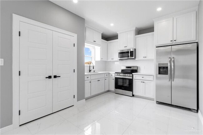 Foto del edificio - 916 E 13th St